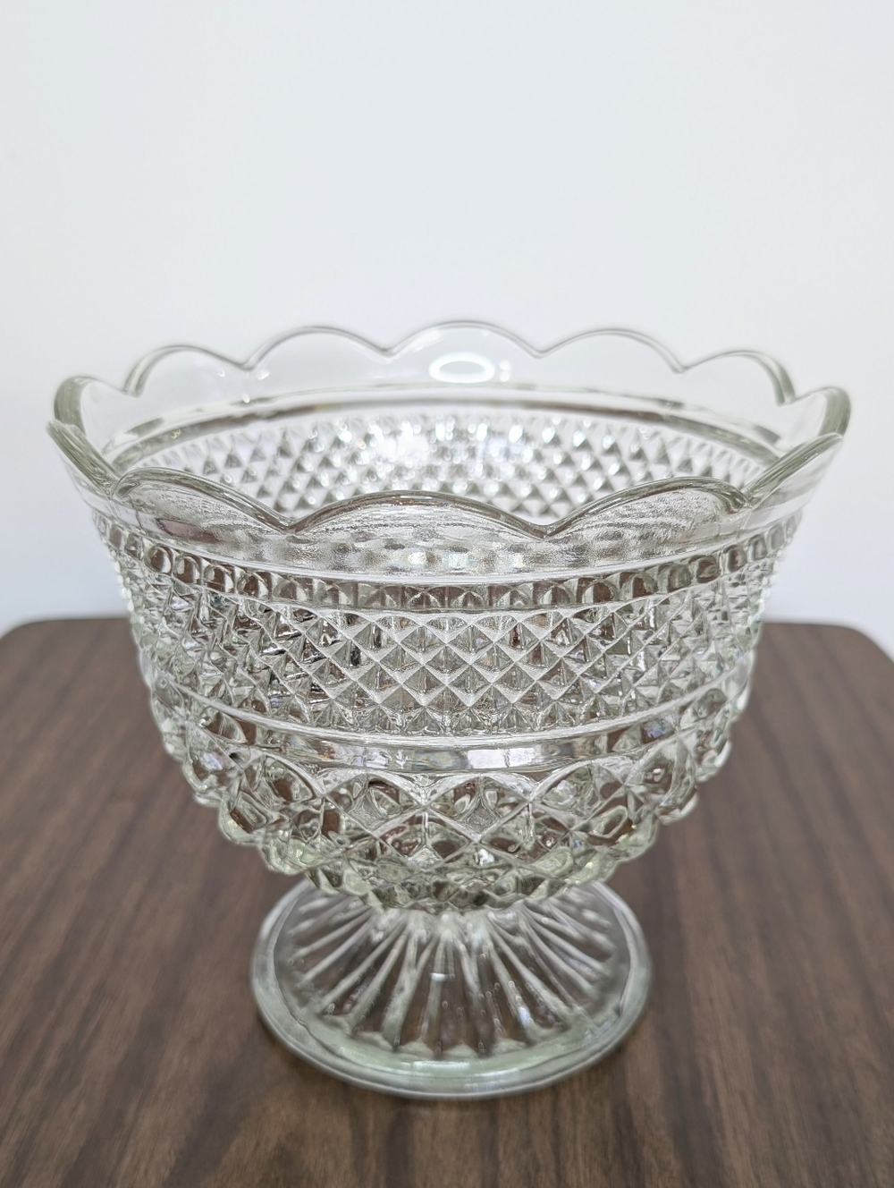 Vintage Anchor Hocking Wexford Pattern Footed Glass Salad Or Parfait Bowl - Picture 6 of 8